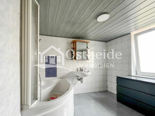 Badezimmer (Ansicht 2)