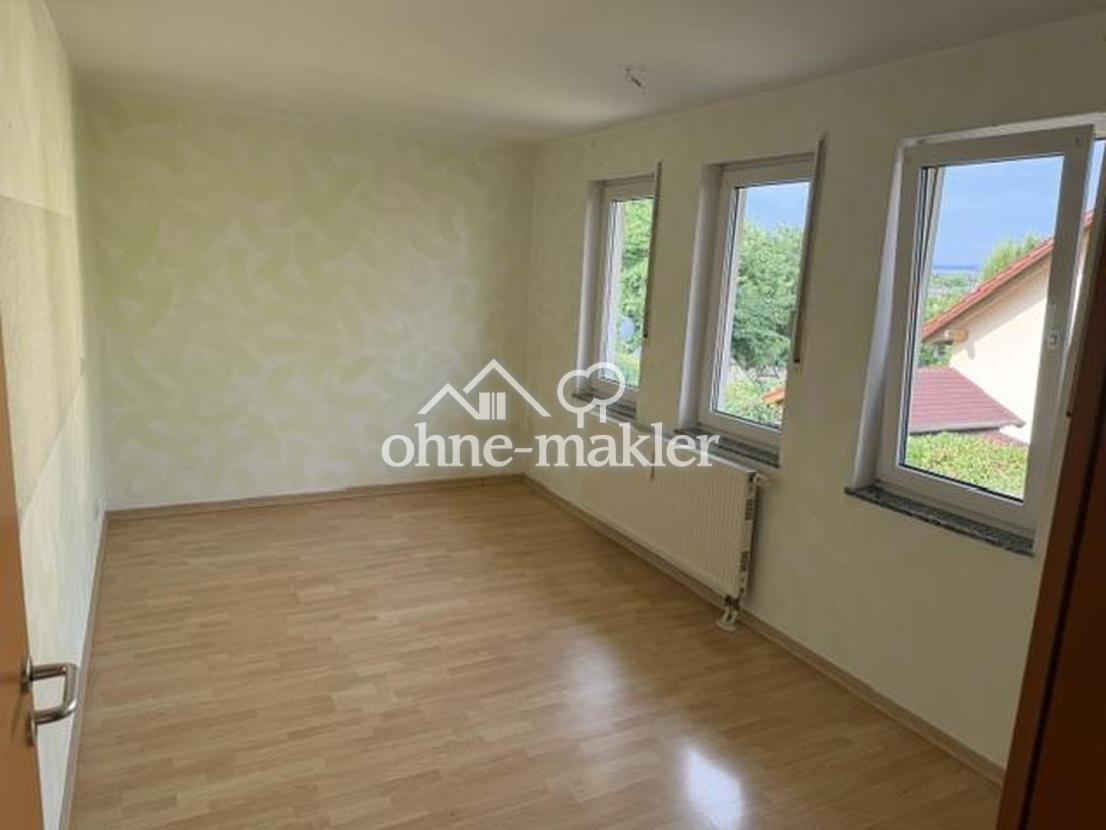Viel Platz für Schrank + Bett
