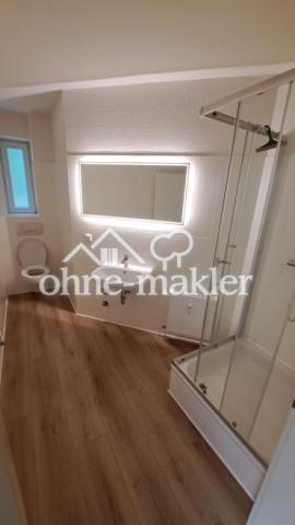 Badezimmer – Blick zum Fenster