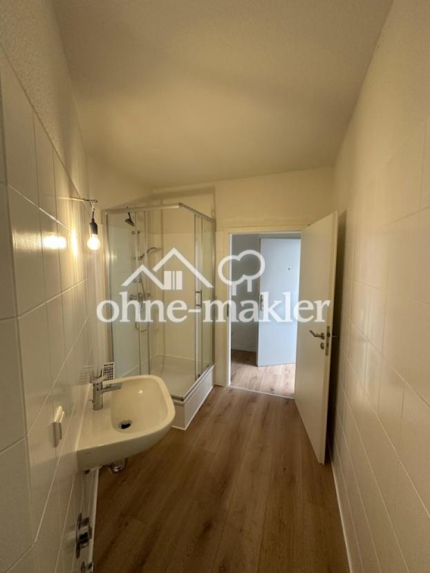 Badezimmer – Blick zum Eingang