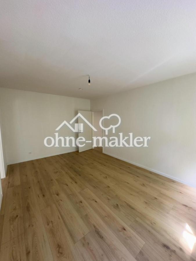 Wohnzimmer – Blick zum Eingang