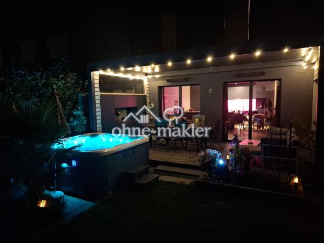 Gartenansicht bei Nacht