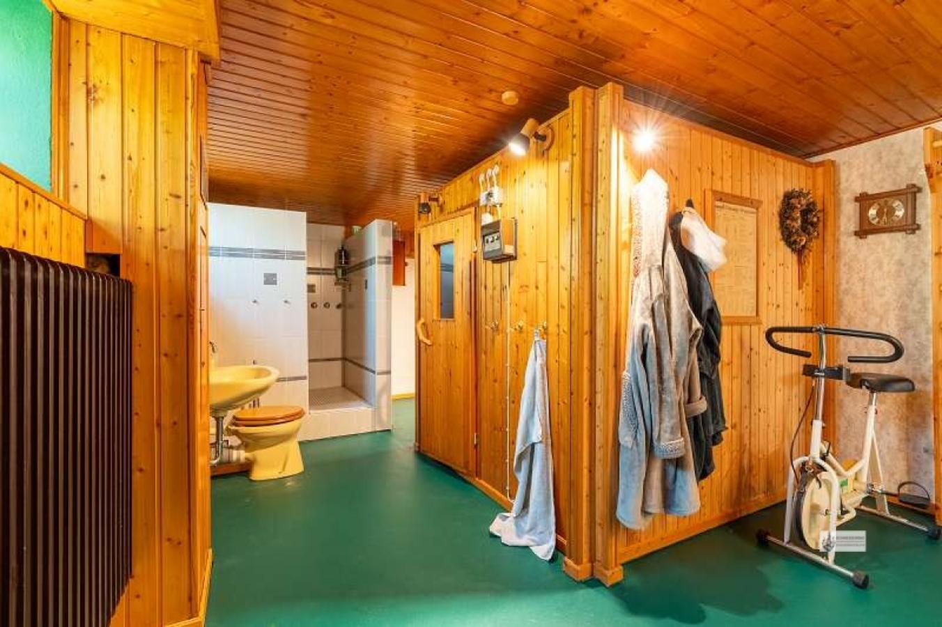 Sauna mit Dusche