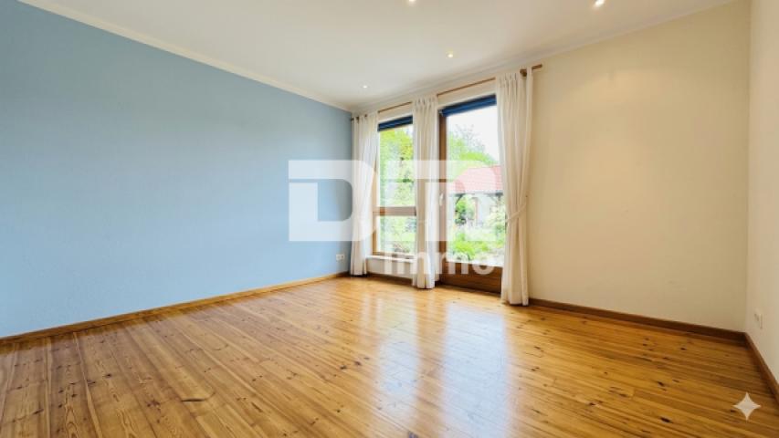 Schlafzimmer / Kinderzimmer / Zugang Gartenbereich