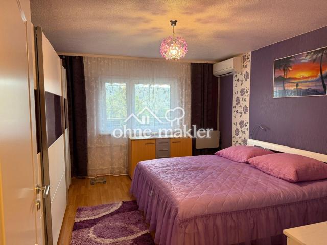 Schlafzimmer 1