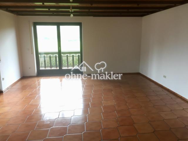 Wohnzimmer mit Balkon