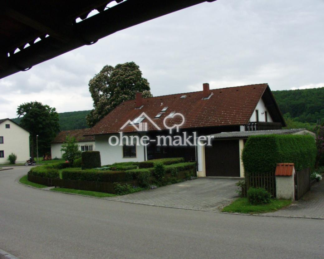 Hausansicht mit Garage