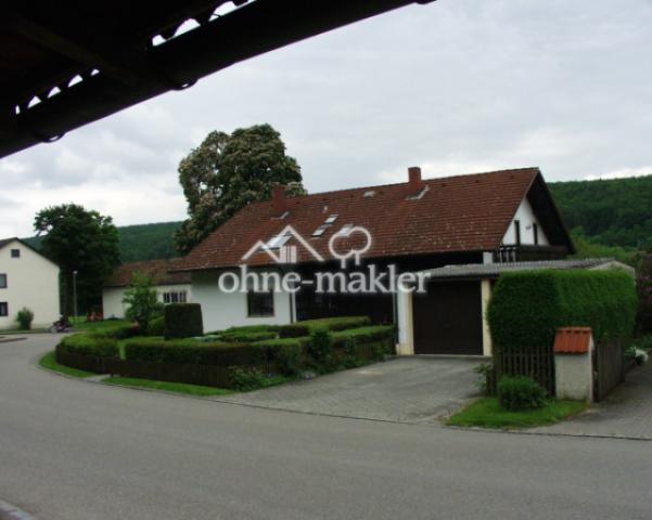 Hausansicht mit Garage