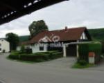 Hausansicht mit Garage