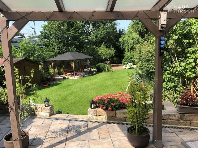Gartenblick mit Pavilion
