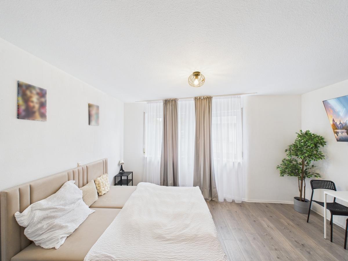 Schlafzimmer 1
