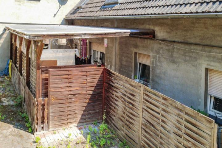 Hausterrasse 2