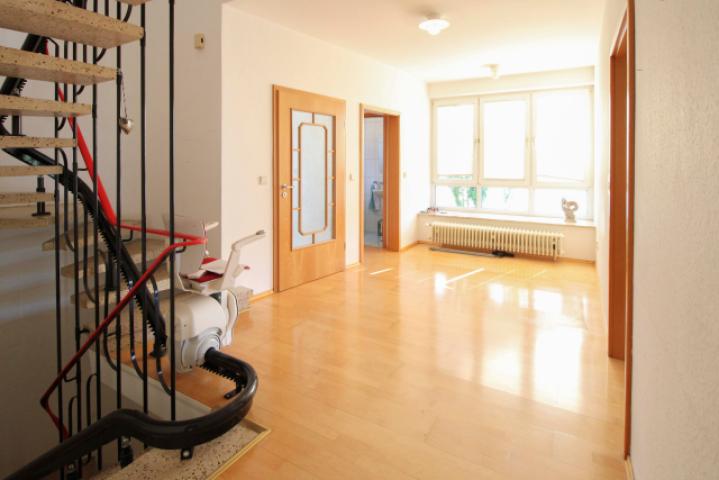 Flur/Treppe EG