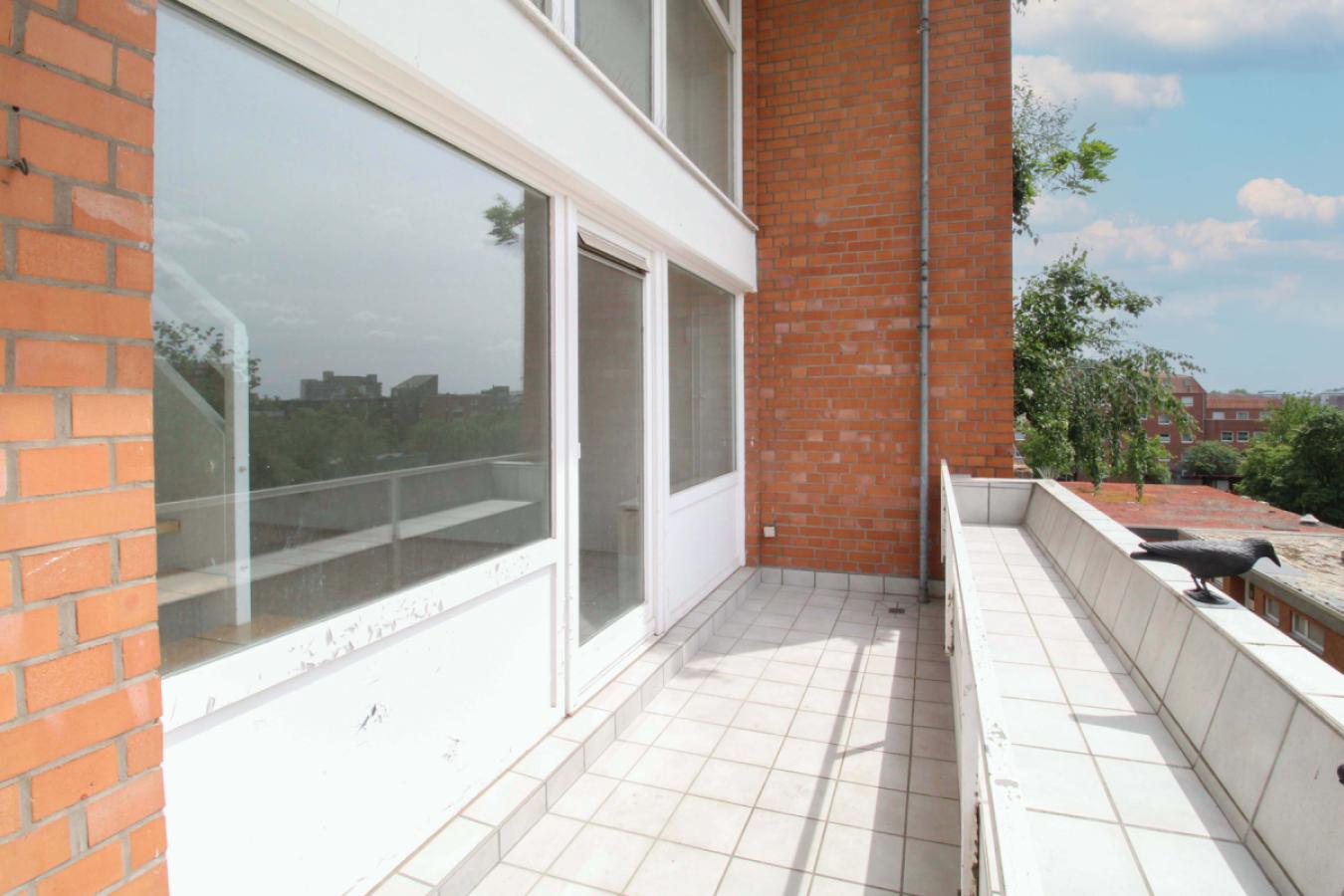 großer Balkon