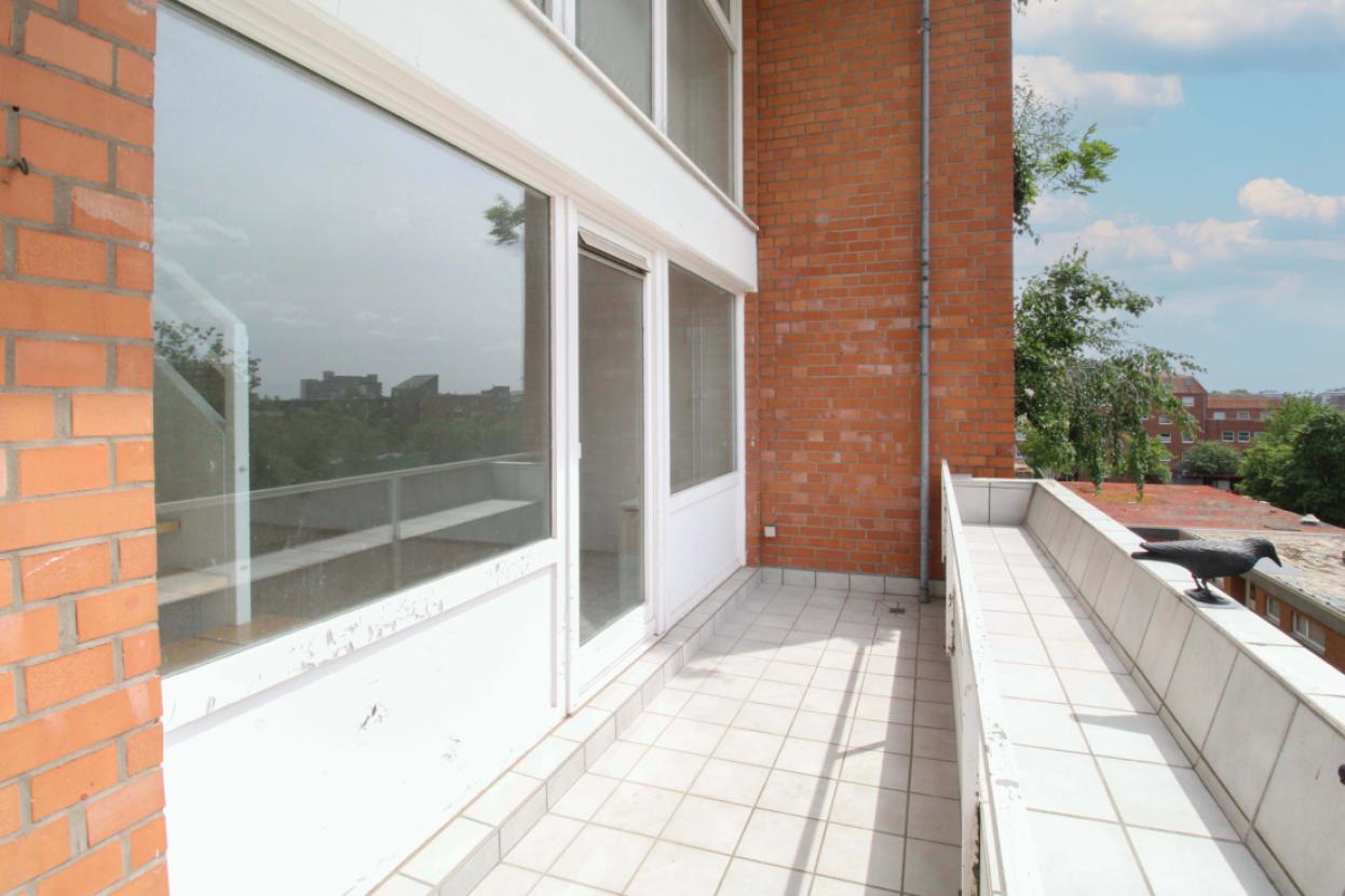 großer Balkon