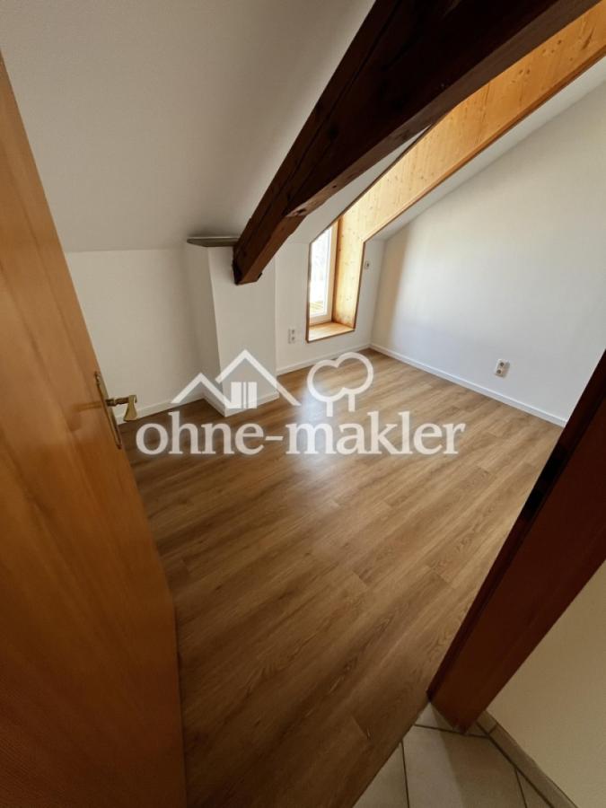 Zimmer mit Balkonzugang