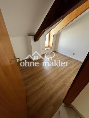 Zimmer mit Balkonzugang