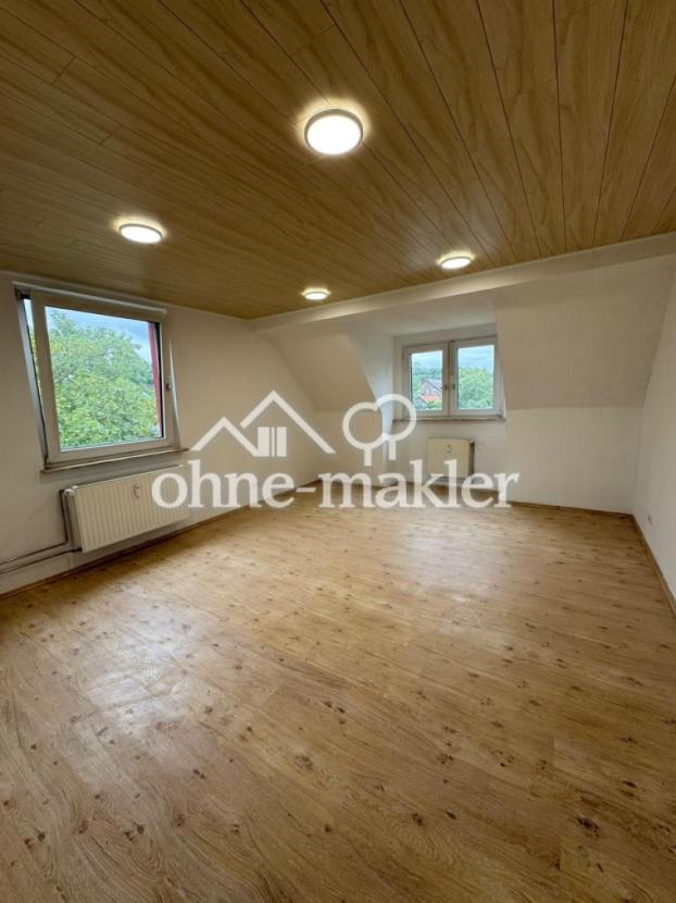 Großes, helles Wohnzimmer