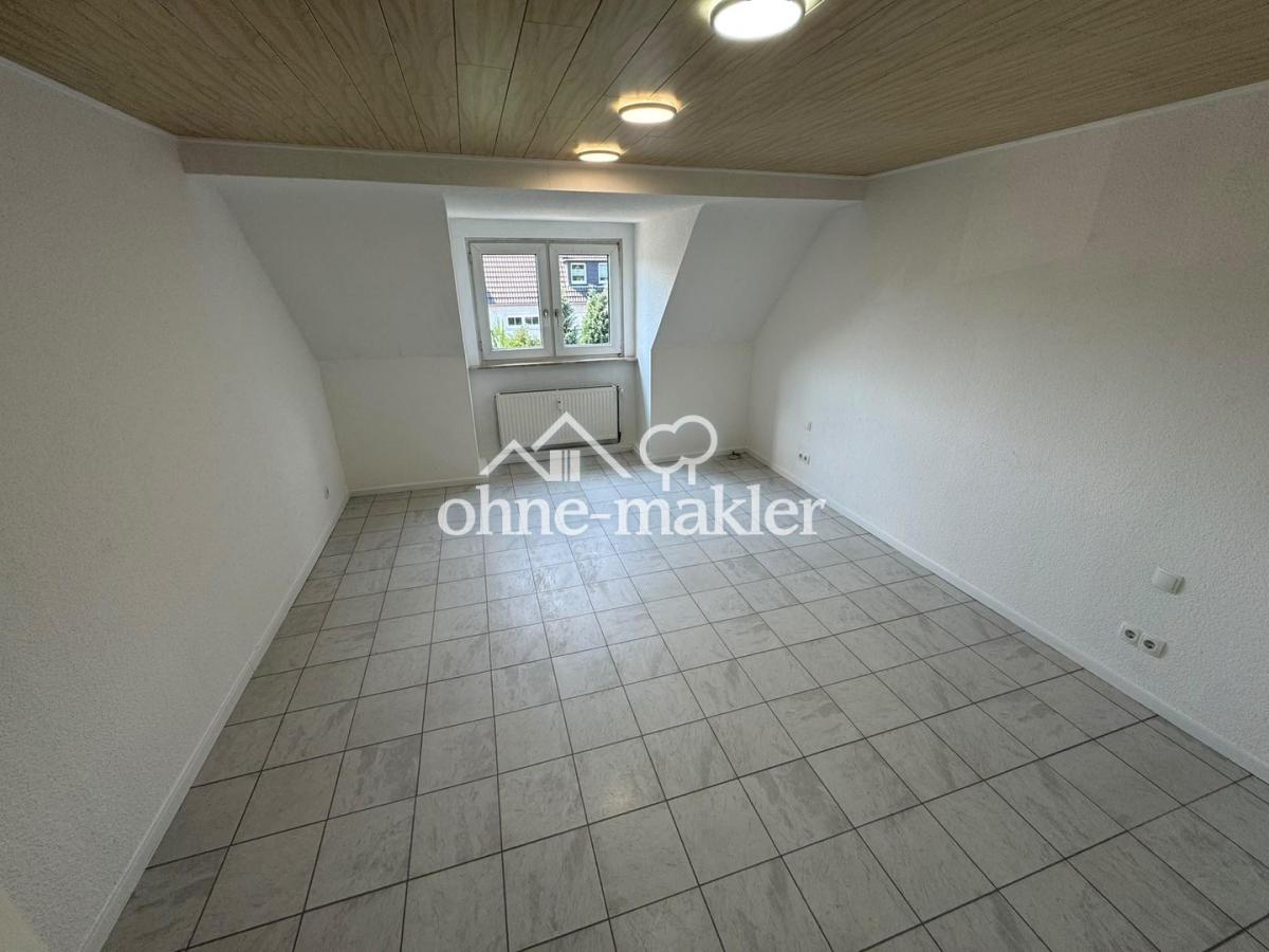 geräumiges Schlafzimmer