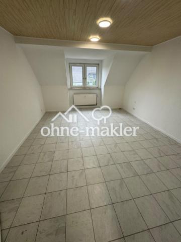 geräumiges Schlafzimmer