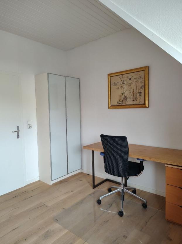 Schlafzimmer 2 mit Schreibtisch