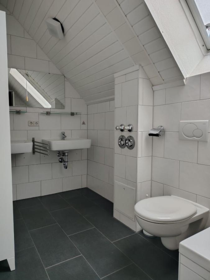 Bad+Toilette+2 Waschbecken