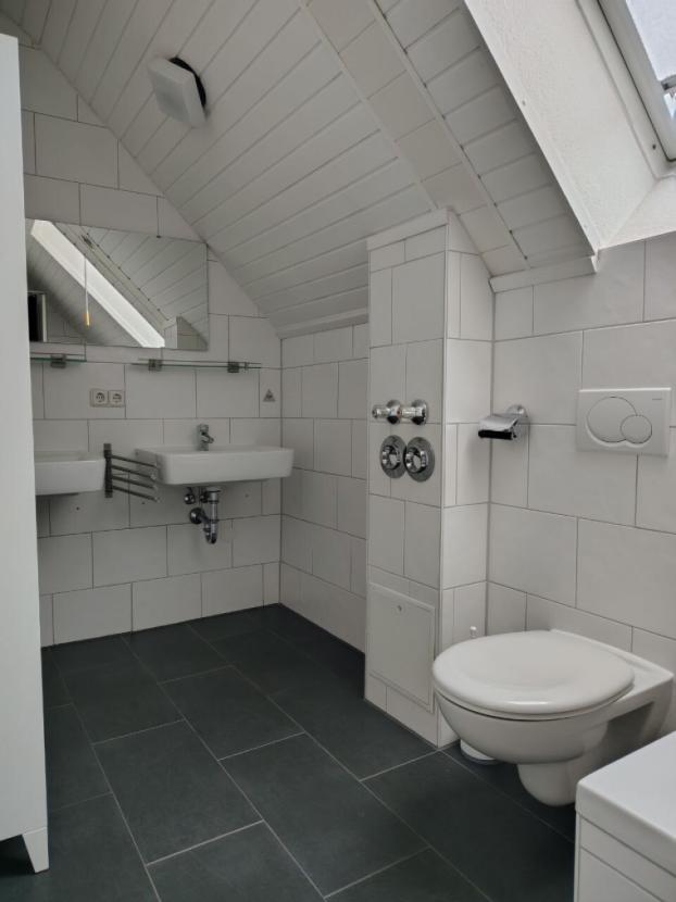 Bad+Toilette+2 Waschbecken