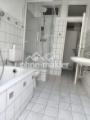 Badezimmer mit Wanne + Dusche