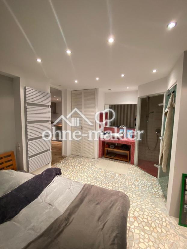 Totale Schlafzimmer Badezi.