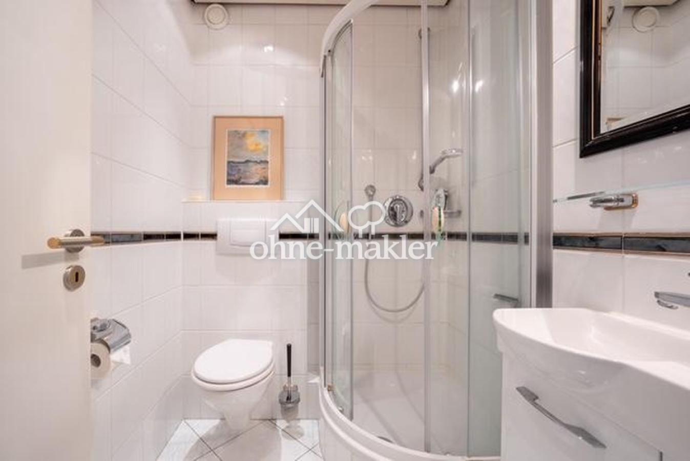 Gäste-WC mit Dusche