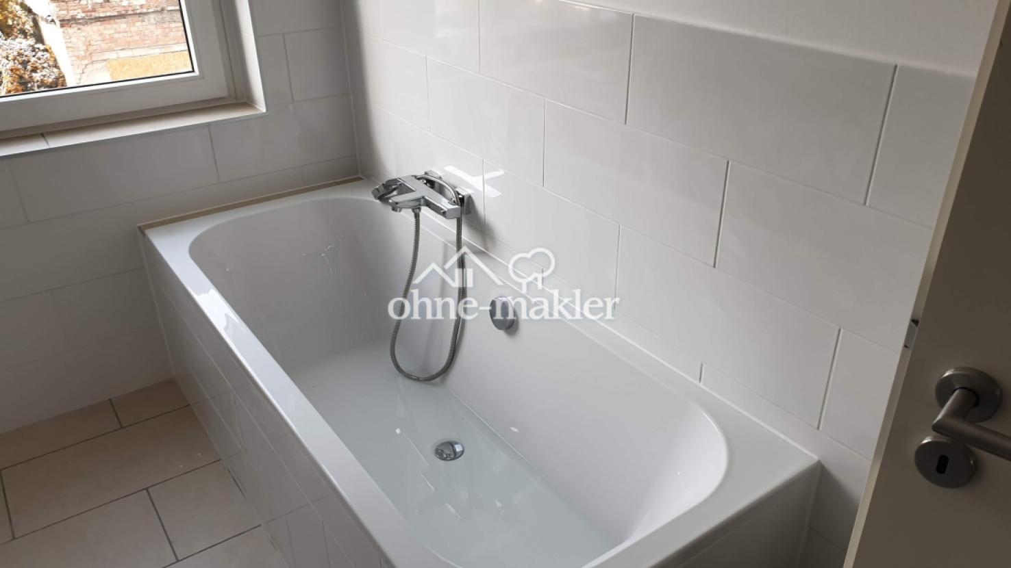 Badewanne, mit Mittelabfluss