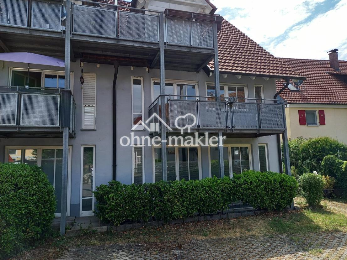 Rückseite Haus mit Stellplatz 