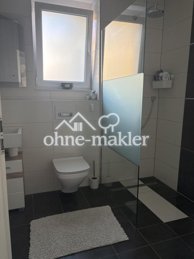 Gäste-WC mit Dusche