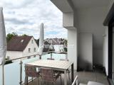 teilüberdachter großer Balkon