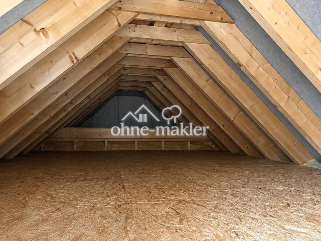 Dachboden über die ganze Länge