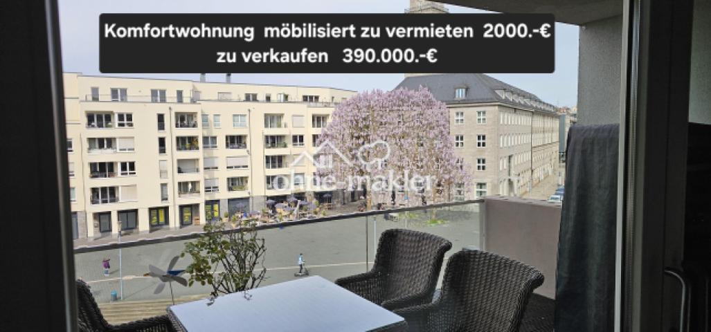 Blick vom Balkon zum Rathaus