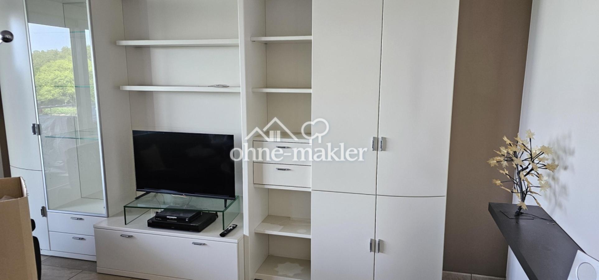 TV mit WohnzimmerSchrank