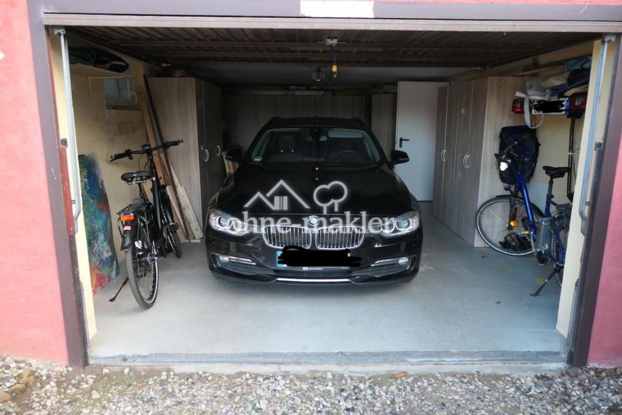 Garage für PKW und Fahrräder