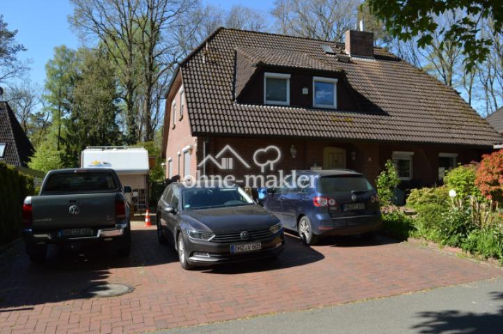 Vorgarten & großer Parkplatz