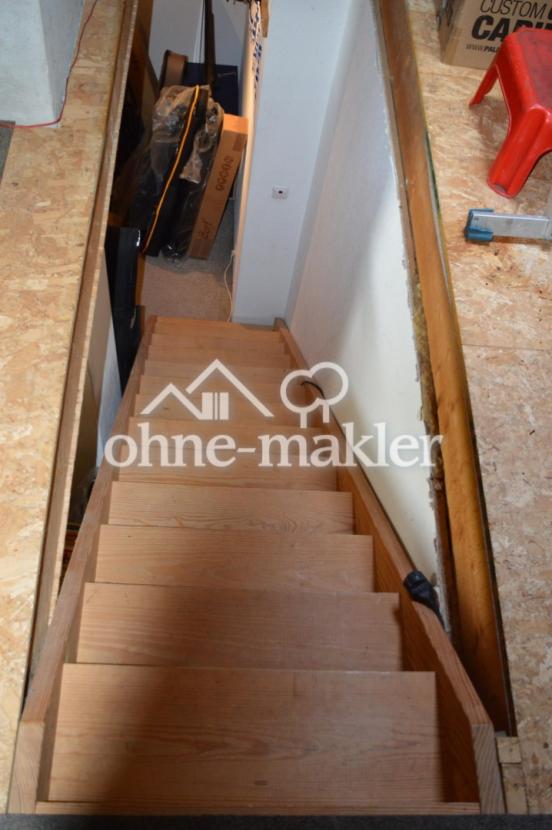 Treppe mit Blick vom DG zum OG