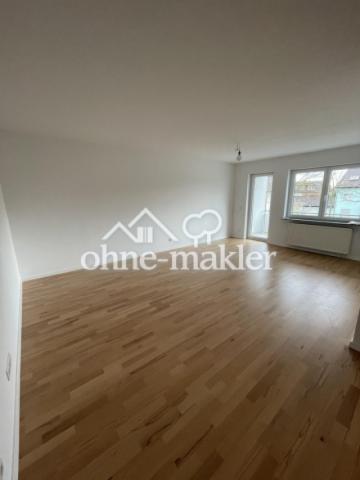 Wohnzimmer mit Balkon