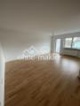 Wohnzimmer mit Balkon