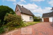Seitenansicht mit Garage'