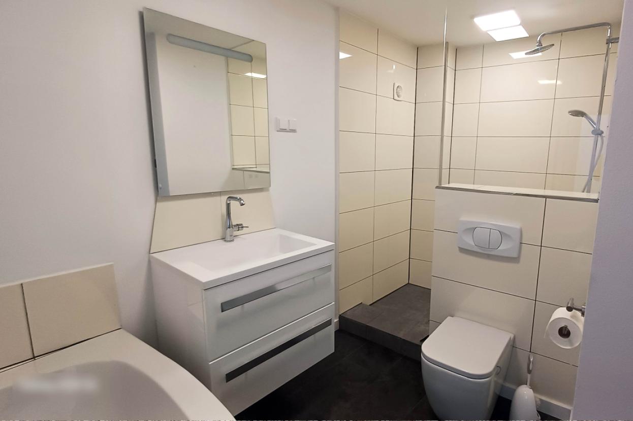 Bad Anbau mit Wanne, Dusche, Fenster neu 2021