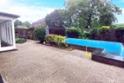 Garten Sonnenseite inkl. Markise, Pool, Terrasse und Carport