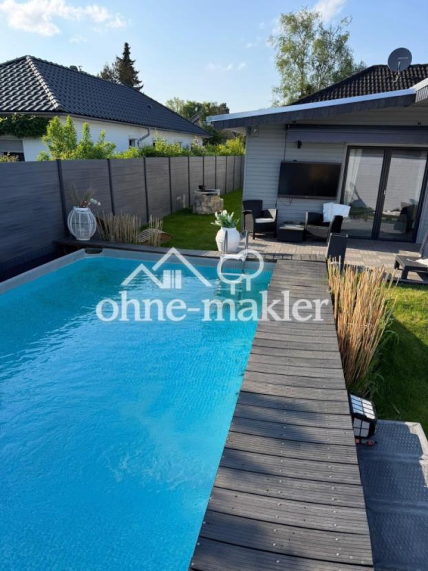 Pool mit Terrasse
