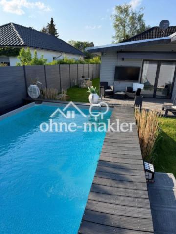 Pool mit Terrasse