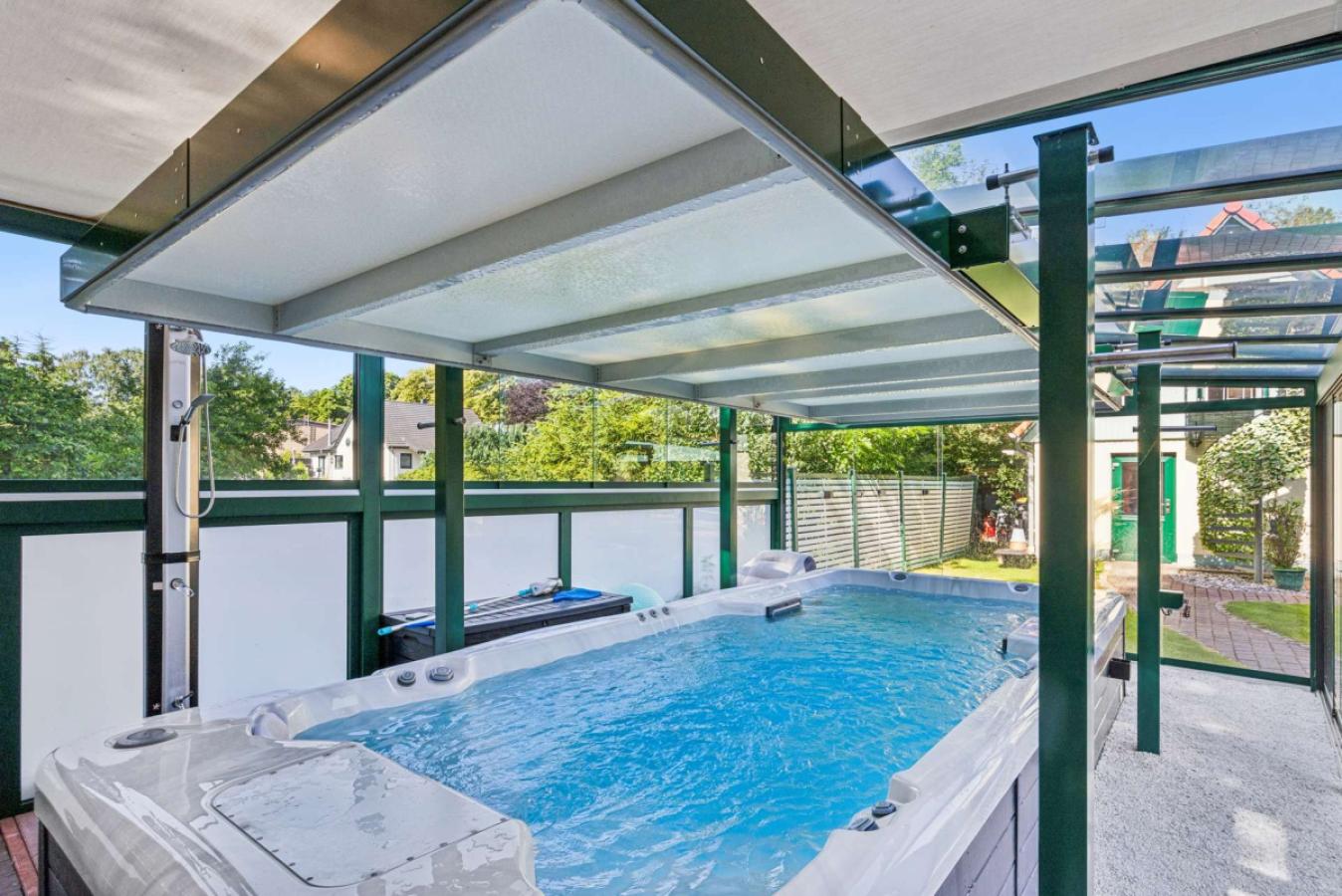 Poolhaus