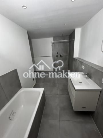 großes Badezimmer