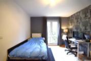 Schlafzimmer 2 mit Doppelflügeltür 